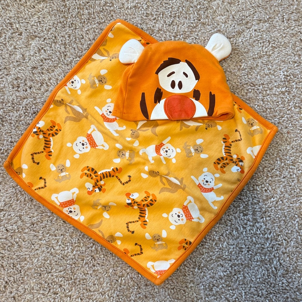 Disney Baby Tigger Hat and Burp cloth set